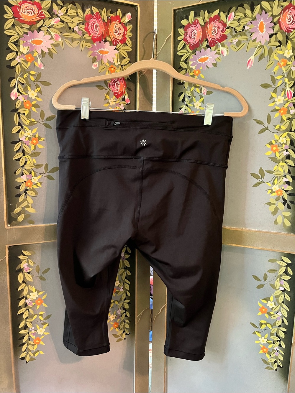 Athleta Black Capri Leggings with Zip Pocket
